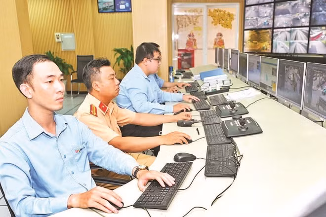 Thành phố Hồ Chí Minh vận hành Hệ thống cảm biến đo đếm bằng công nghệ AI góp phần cải thiện tình trạng ùn tắc giao thông (Ảnh THẾ ANH)