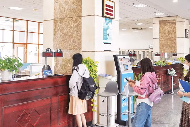 Người nộp thuế làm thủ tục kê khai thuế tại Thuế Thành phố Hồ Chí Minh.