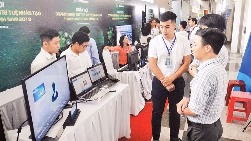 Các đơn vị trưng bày sản phẩm chuyển đổi số tại Ngày hội AI và công nghệ thông tin được tổ chức tại Thành phố Hồ Chí Minh.