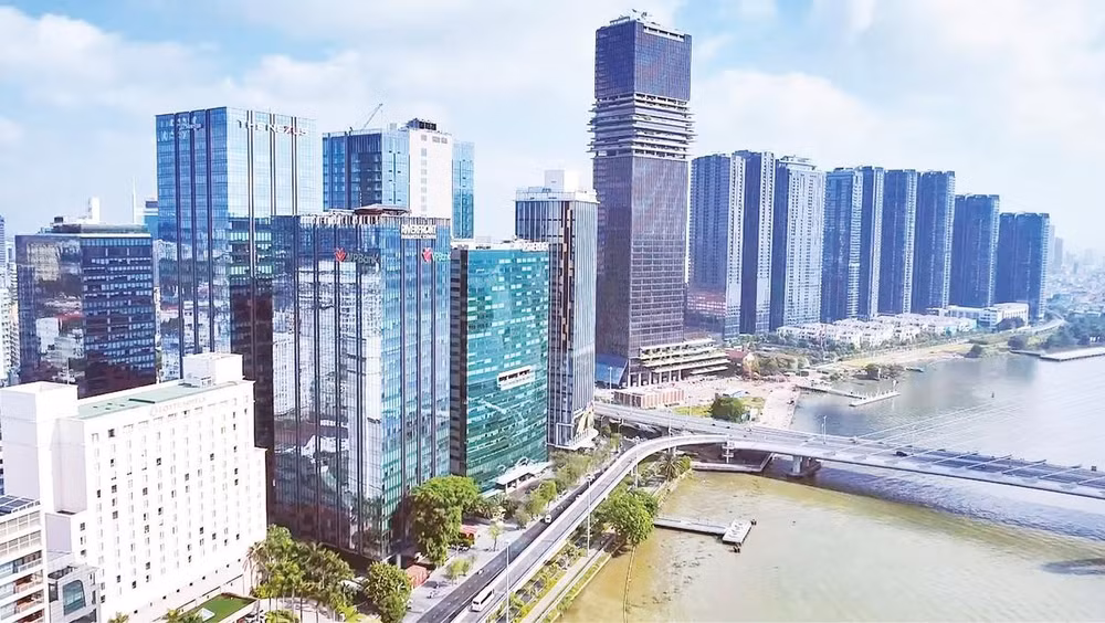 Để tăng trưởng hai con số, Thành phố Hồ Chí Minh cần hướng dòng vốn vào các động lực tăng trưởng chiến lược (Ảnh TÙNG ANH)