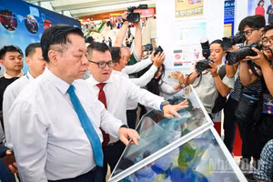 Các phóng viên báo chí tác nghiệp tại Hội báo toàn quốc 2025.