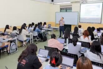 Giờ học của sinh viên Trường Đại học Khoa học xã hội và Nhân văn.