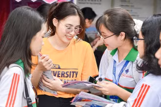 Trường đại học Khoa học tự nhiên tổ chức tư vấn tuyển sinh.