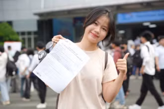 Thí sinh tự tin bước vào kỳ thi.