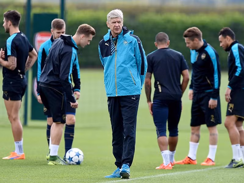 arsene-wenger-la-mot-trong-nhung-hlv-dau-tien-su-dung-nhung-so-lieu-de-lam-viec-anh-getty1.jpg