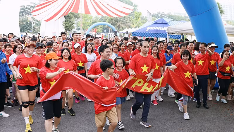 Chương trình "Ngàn bước chân - Triệu trái tim khỏe" lan tỏa tinh thần sống khỏe, chủ động chăm sóc sức khỏe trong cộng đồng.