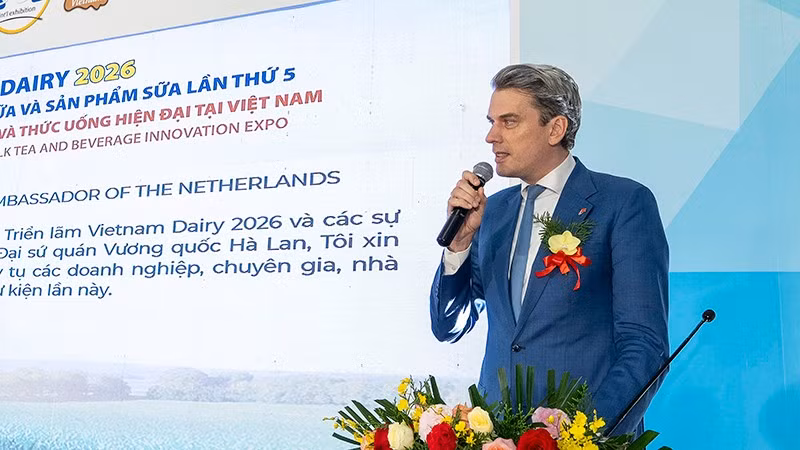 ngai-rick-slettenhaar-pho-dai-su-ha-lan.jpg