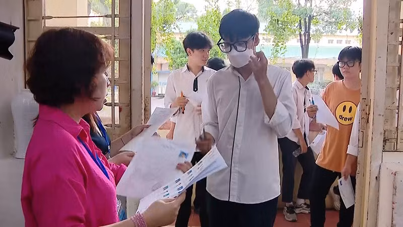 cac-truong-lien-tuc-to-chuc-thi-thu-de-hoc-sinh-co-sat.jpg