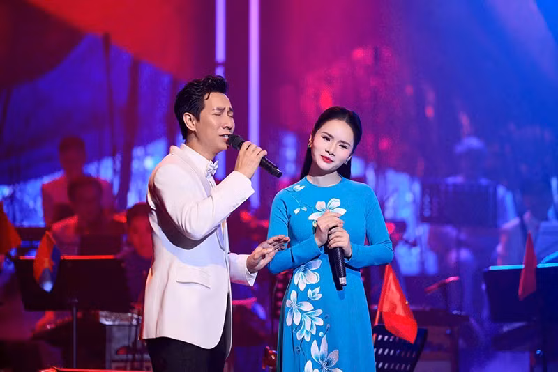 gen-h-ca-si-thanh-le-song-ca-cung-ca-si-le-anh-dung.jpg