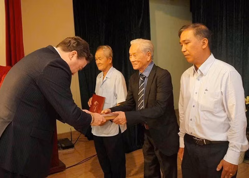 nha-bao-nghiem-sy-thai-nhan-lai-cuon-nhat-ky-da-that-lac-gan-60-nam.jpg