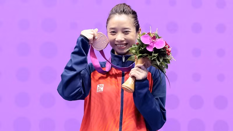 Thúy Vi và tấm HCĐ ASIAD 19. Ảnh | QUÝ LƯỢNG