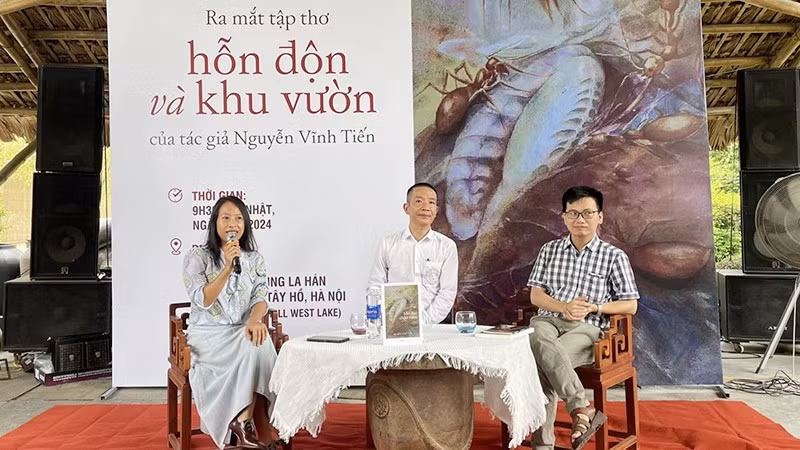 tac-gia-nguyen-vinh-tien-va-ts-tran-ngoc-hieu-btv-nguyen-hoang-dieu-thuy-tai-buoi-giao-luu.jpg