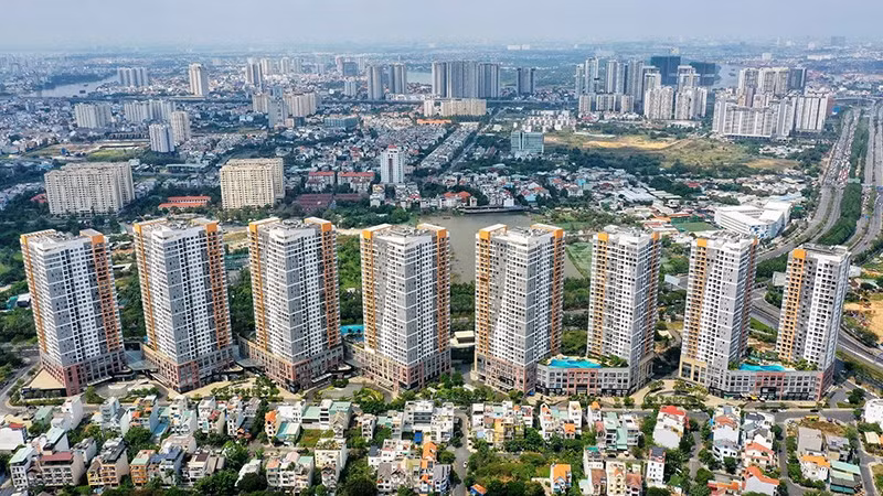 Mặt bằng lãi suất tăng là phép thử đối với thị trường bất động sản. Ảnh | KHIẾU MINH