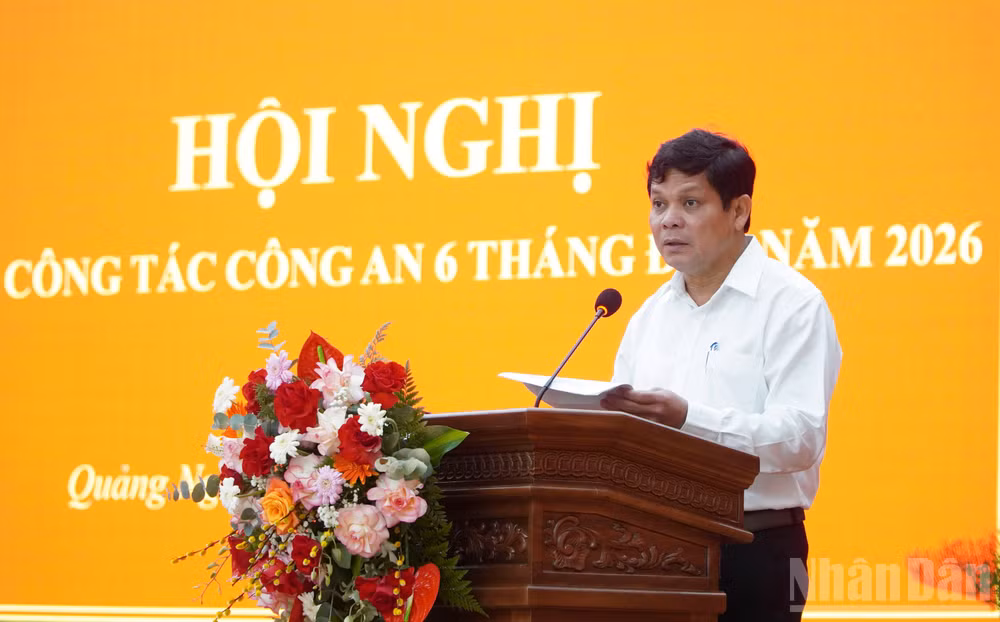 Đồng chí Nguyễn Đức Tuy, Phó Bí thư Tỉnh ủy, Chủ tịch Hội đồng nhân dân tỉnh Quảng Ngãi phát biểu chỉ đạo tại hội nghị.