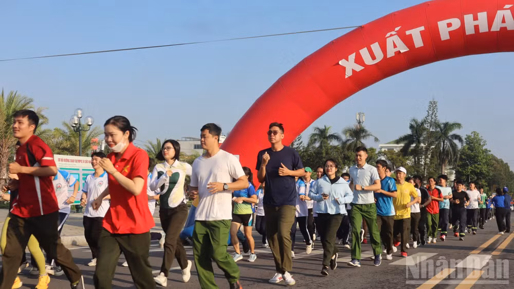 Đông đảo cán bộ, chiến sĩ và nhân dân trên địa bàn tỉnh Quảng Ngãi tham gia Ngày chạy Olympic năm 2026.
