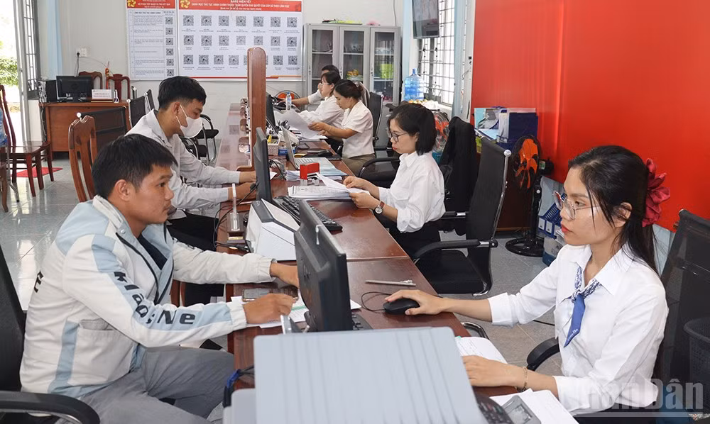 Tỉnh ủy Quảng Ngãi yêu cầu kịp thời phát hiện, chấn chỉnh và xử lý nghiêm các trường hợp thiếu trách nhiệm trong thực thi công vụ, gây khó khăn cho người dân và doanh nghiệp.