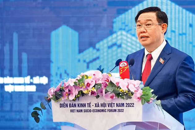Chủ tịch Quốc hội Vương Đình Huệ phát biểu tại Diễn đàn kinh tế-xã hội Việt Nam 2022. Ảnh: DUY LINH