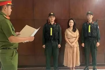 Bị can Nguyễn Thị Hiền tại cơ quan chức năng. (Ảnh: Công an Thành phố Hồ Chí Minh)