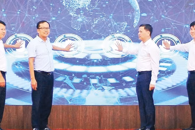 Phường Ngô Quyền ra mắt mô hình “Tổ dân phố số” và “Trợ lý ảo”. (Ảnh PHƯƠNG MAI)