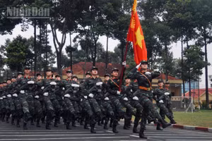 Khối nữ sĩ quan, chiến sĩ gìn giữ hòa bình tập luyện tại Lữ đoàn Công binh 25, thành phố Đồng Nai. (Ảnh: LÊ THÀNH)