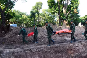 Lực lượng làm nhiệm vụ tại khu B, Công viên Lê Thị Riêng. (Ảnh: Bộ Tư lệnh Thành phố Hồ Chí Minh) 