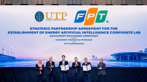 FPT và UTP ký kết thành lập Phòng Nghiên cứu AI năng lượng tại lễ khai mạc Hội nghị Kỹ thuật, khoa học và công nghệ thế giới - ESTCON2026, trước sự chứng kiến của Bộ trưởng Khoa học, Công nghệ và Đổi mới Malaysia. (Ảnh: FPT)