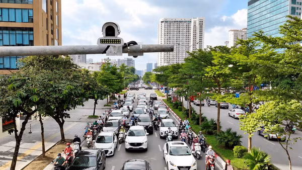 Camera giao thông ghi nhận phương tiện trên các tuyến đường, cung cấp dữ liệu đầu vào phục vụ phân tích nhu cầu di chuyển. (Ảnh: Viettel ITS).