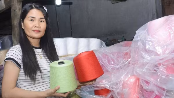 Chị Thư chọn khởi nghiệp từ nghề đan len, sản xuất sợi len mang hiệu quả kinh tế cao.