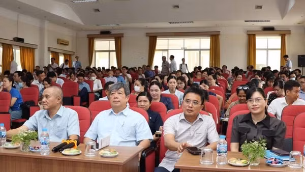 Đại biểu tham dự lớp tập huấn về xây dựng giá dịch vụ khám, chữa bệnh tại các cơ sở y tế công lập. (Ảnh: HOÀNG TRUNG)