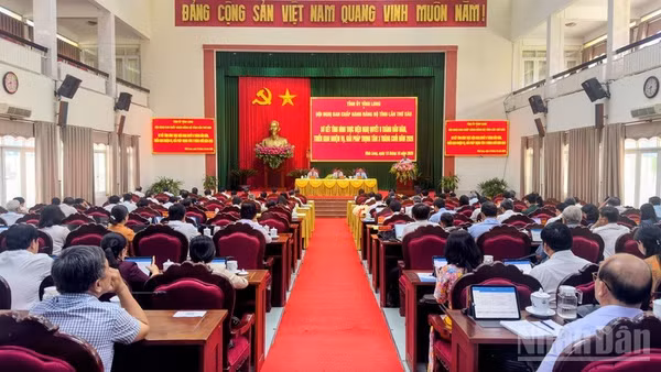 Tỉnh ủy Vĩnh Long tổ chức hội nghị sơ kết tình hình thực hiện Nghị quyết 9 tháng đầu năm. (Ảnh: HOÀNG TRUNG)