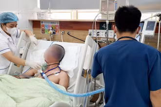 Bệnh nhân đang điều trị tại Bệnh viện Bạch Mai. (Ảnh: BVCC)