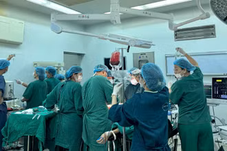 Cấp cứu cho sản phụ.