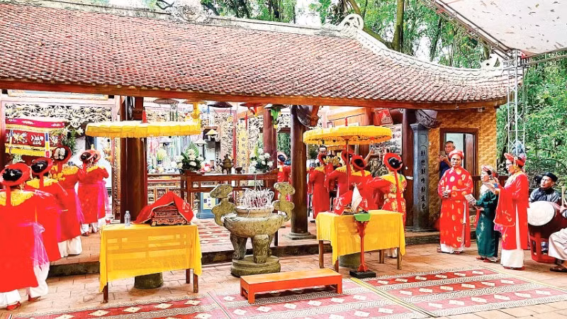 Nghi thức tế lễ truyền thống tại Đền thờ Công chúa Nhồi Hoa.