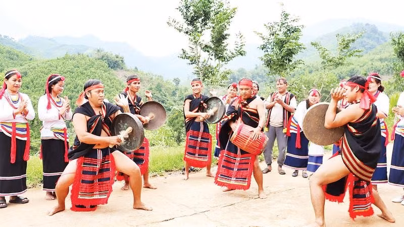 Đấu chiêng, bộ môn nghệ thuật có giá trị đặc sắc nổi bật, riêng có của dân tộc Co Trà Bồng.