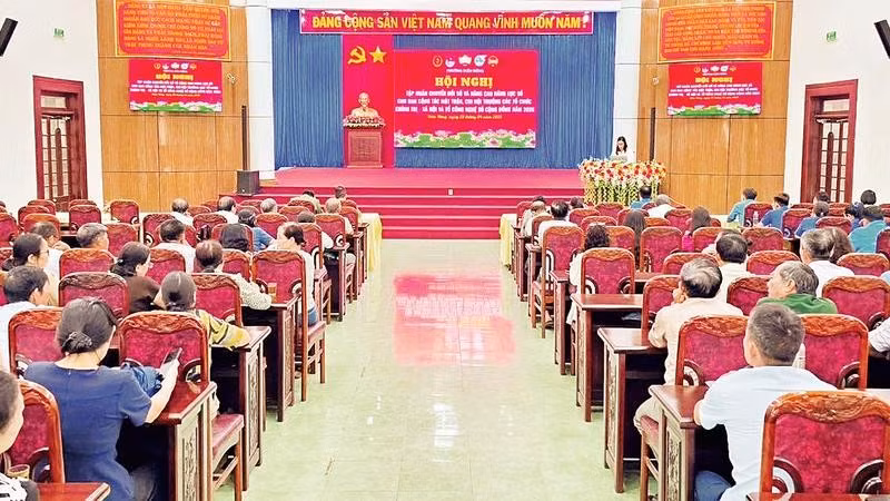 Phường Diên Hồng tổ chức Hội nghị tập huấn chuyển đổi số cho Ban Công tác Mặt trận, Chi hội trưởng các tổ chức chính trị-xã hội và Tổ công nghệ số cộng đồng năm 2026.