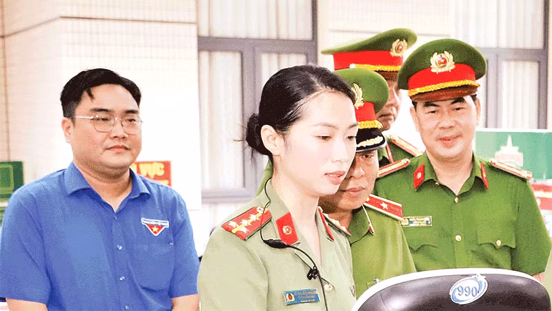 Tuổi trẻ Công an Thành phố Hồ Chí Minh giới thiệu công nghệ phục vụ công tác cải cách hành chính của lực lượng công an.