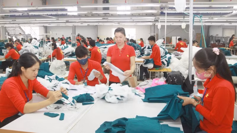 Công tác phát triển Đảng tại các khu công nghiệp được tỉnh Sơn La quan tâm, góp phần giảm thiểu đảng viên trẻ trong độ tuổi lao động, quần chúng trong nguồn phát triển Đảng phải đi làm ăn xa.