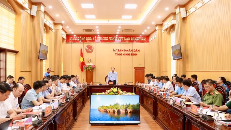 Quang cảnh buổi làm việc.