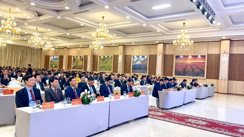 Các đại biểu tham dự buổi lễ.