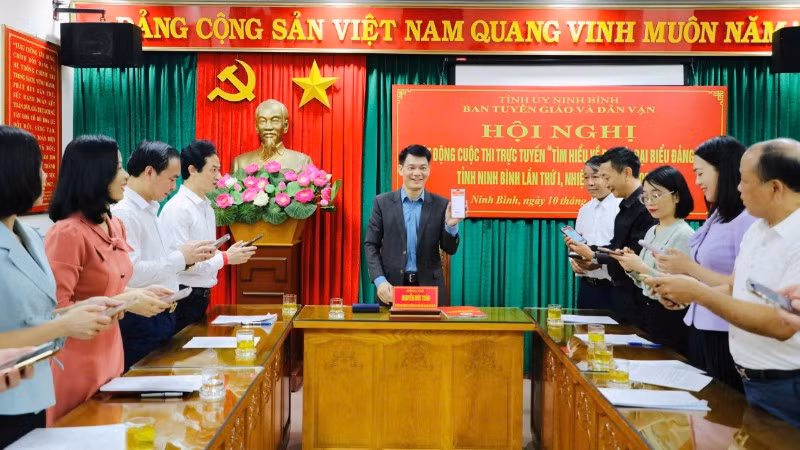 Nội dung cuộc thi tập trung vào Báo cáo chính trị, Nghị quyết, Chương trình hành động và kết quả Đại hội Đảng bộ tỉnh Ninh Bình lần thứ I, nhiệm kỳ 2025-2030. (Ảnh: ĐỨC LAM)
