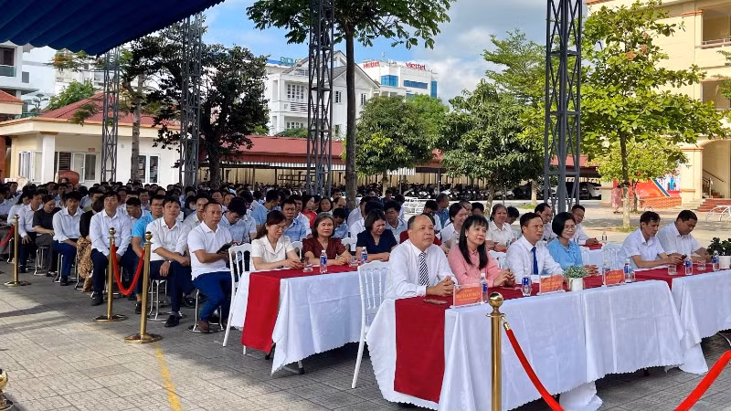 Các đại biểu tham dự buổi tổng kết.