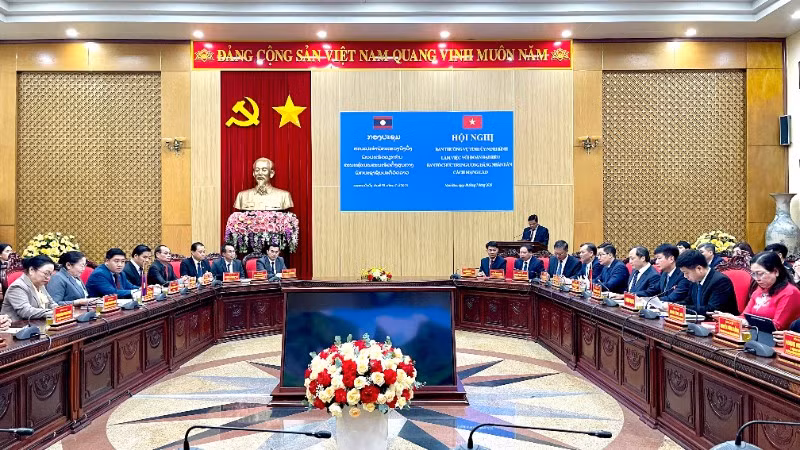 Quang cảnh buổi làm việc.