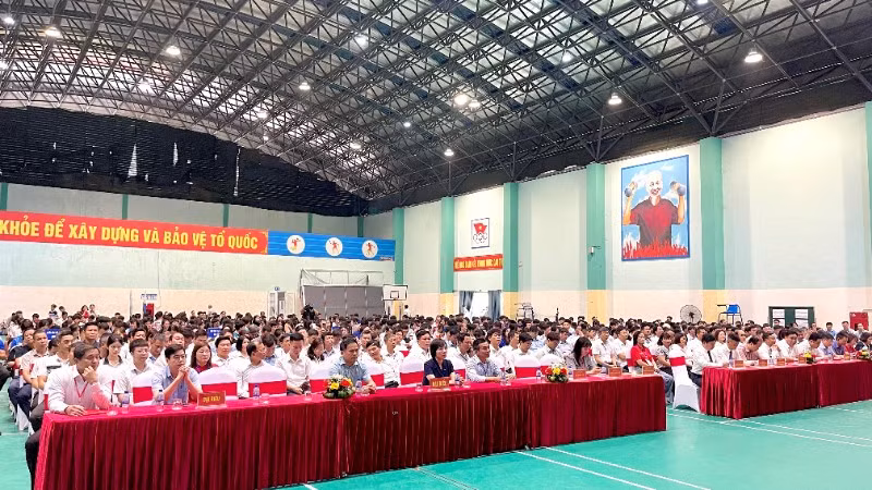 Các đại biểu tham dự khai mạc hội thi.