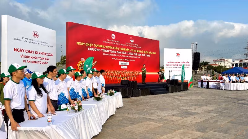 Toàn cảnh lễ phát động. 
