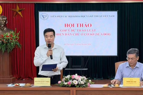 Ông Nguyễn Quyết Chiến, Tổng Thư ký Liên hiệp các Hội Khoa học và kỹ thuật Việt Nam phát biểu tại Hội thảo. (Ảnh: BÍCH LIÊN)