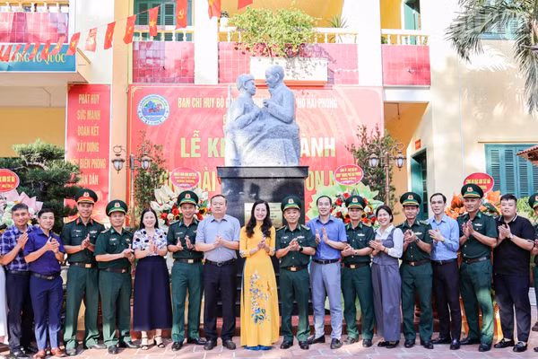 Lễ khánh thành tượng đài “Nghe lời non nước” tại Hải đội Biên phòng, Bộ đội Biên phòng thành phố Hải Phòng.