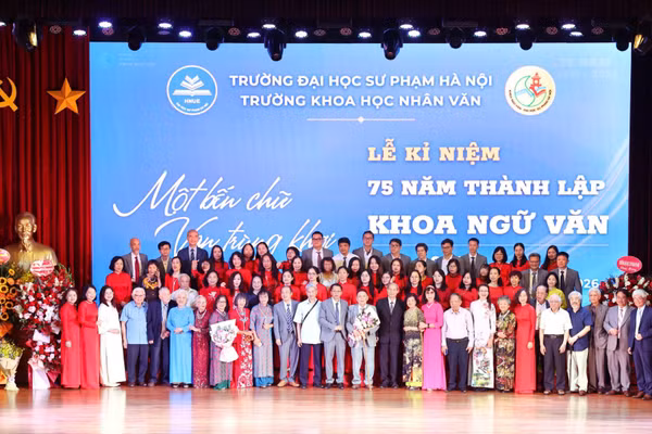 Nhiều thế hệ cán bộ, giảng viên của Khoa đã có những đóng góp quan trọng cho sự nghiệp giáo dục và nghiên cứu khoa học. (Ảnh: QUYẾT BÙI)