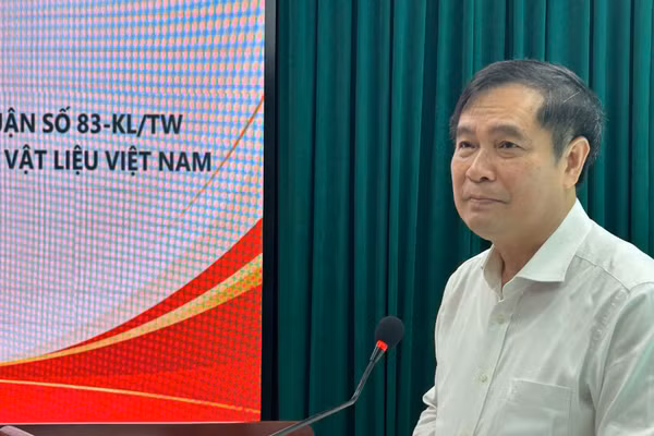 Phó Trưởng Ban Tuyên giáo Trung ương Phan Xuân Thủy phát biểu tại Hội thảo. (Ảnh: BÍCH LIÊN)