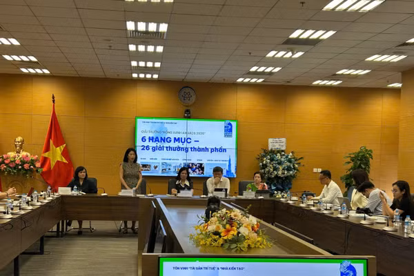 Công bố Giải thưởng Việt Nam Rồng Xanh. (Ảnh: BÍCH LIÊN)