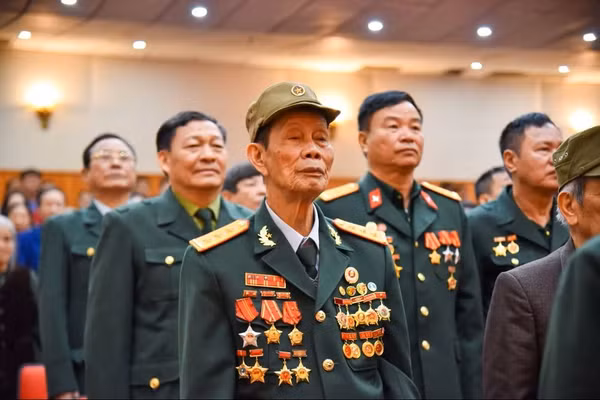 Cựu quân nhân là hội viên Hội Cựu chiến binh đồng thời là cựu chiến binh thì được ngân sách nhà nước đóng bảo hiểm y tế. (Ảnh: BÁO NHÂN DÂN)